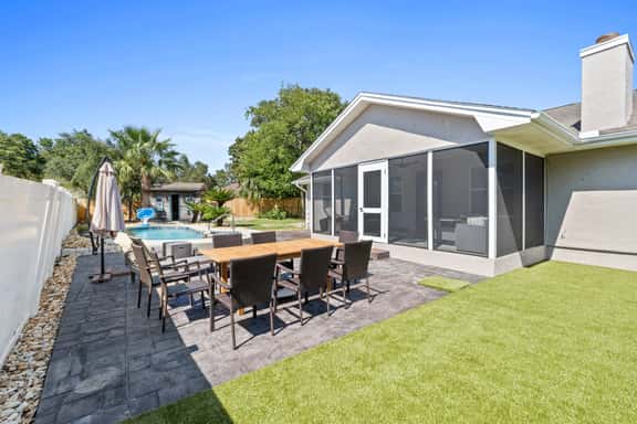 Sunshine Court - Image 1