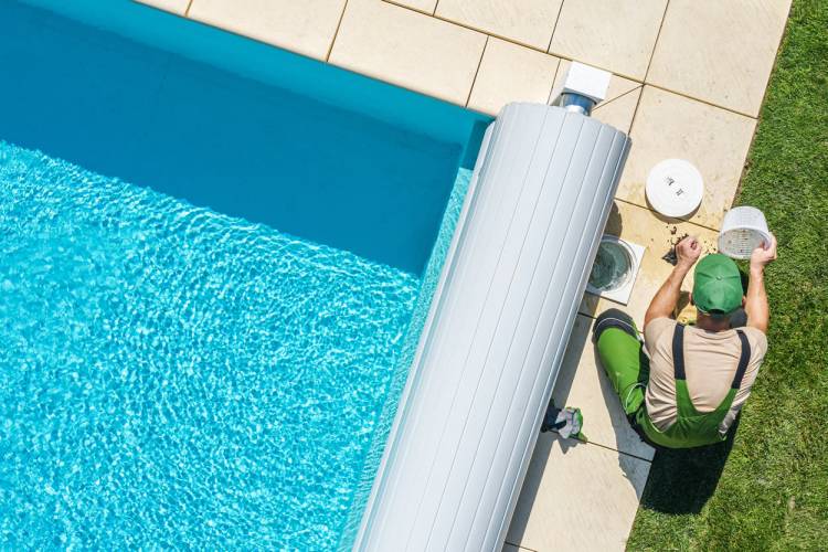 swimming pool maintenance and cleaning
