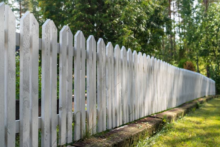protecting your wooden fence repair replacement paint job
