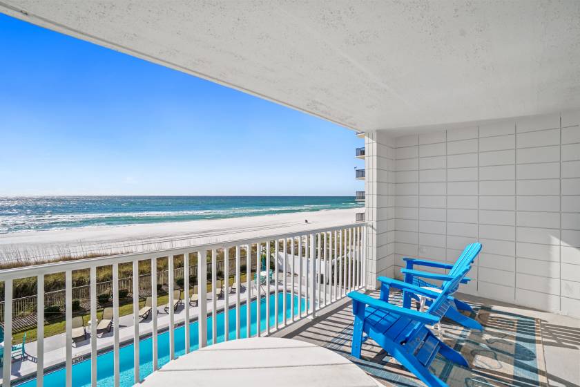 vacation rental in panama city beach florida with balcony and pool